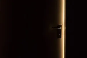 Jaki zegar do nowoczesnego salonu?