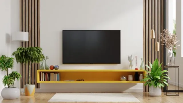 Jak zagospodarować miejsce pod telewizorem na ścianie?